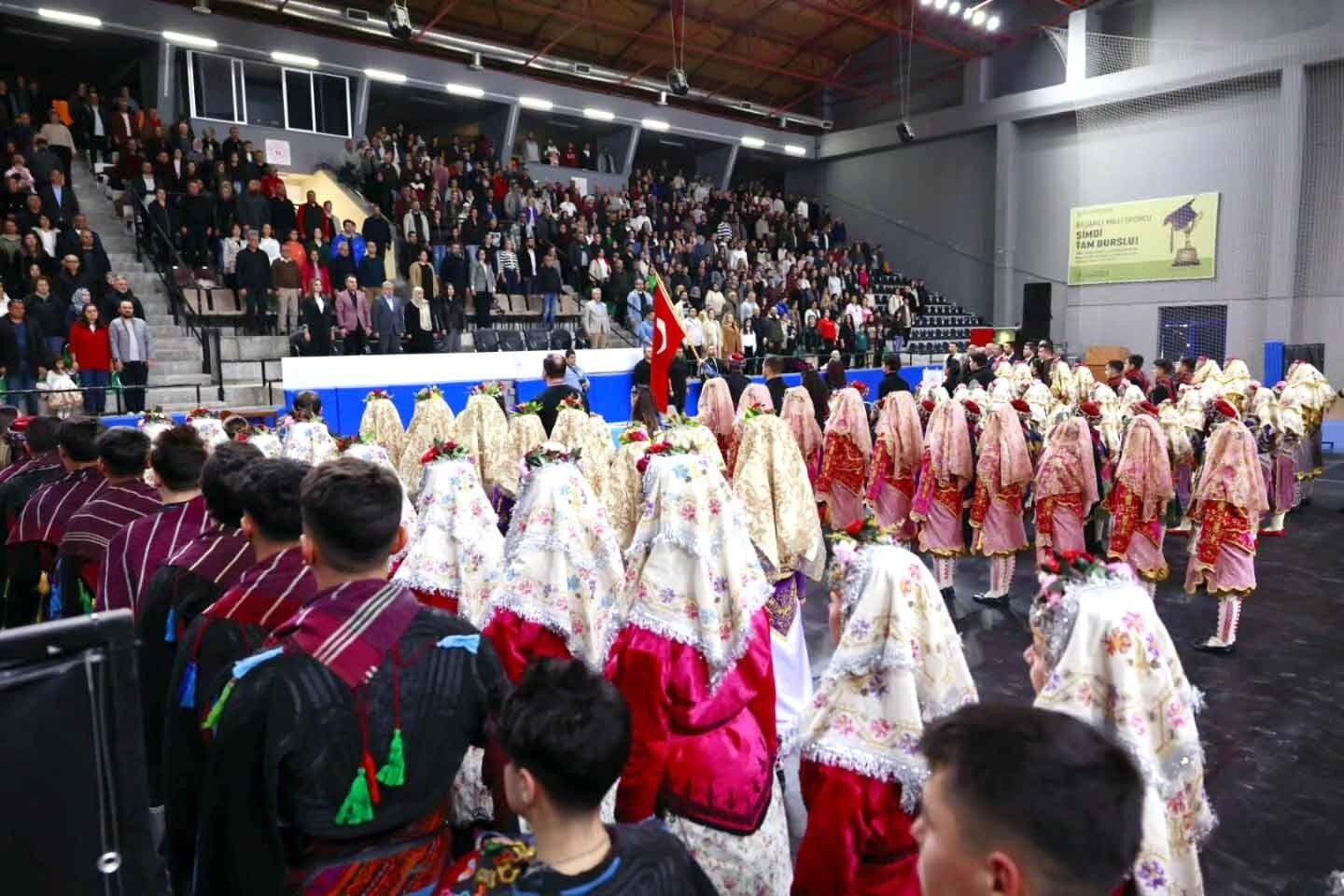 Halk Oyunlarında Okullar Sahne Aldı (3)