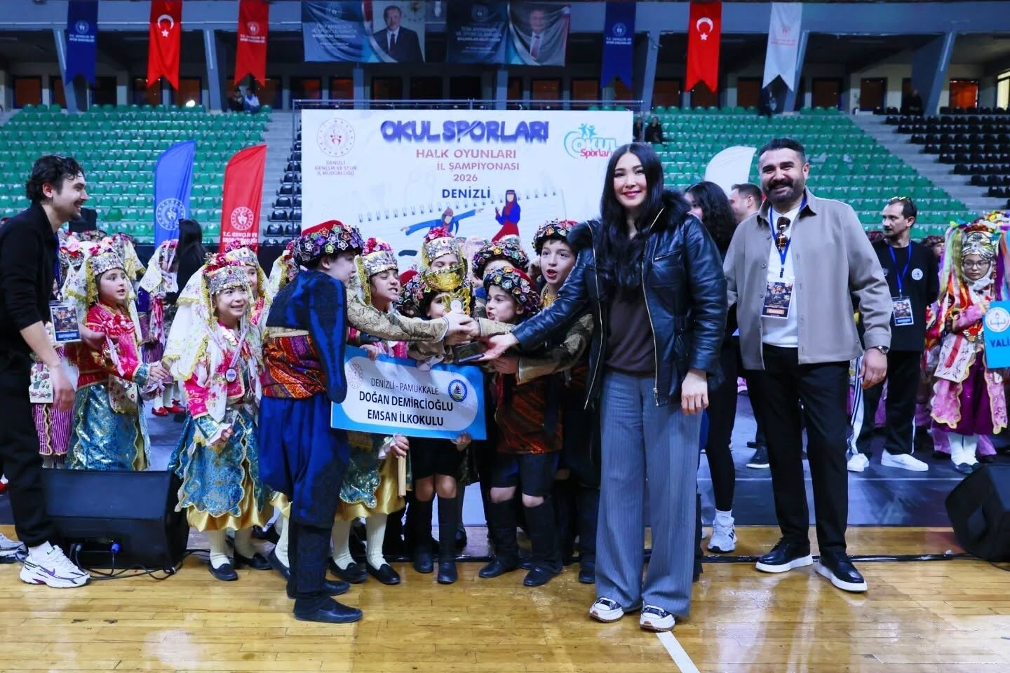 Halk Oyunlarında Okullar Sahne Aldı (5)