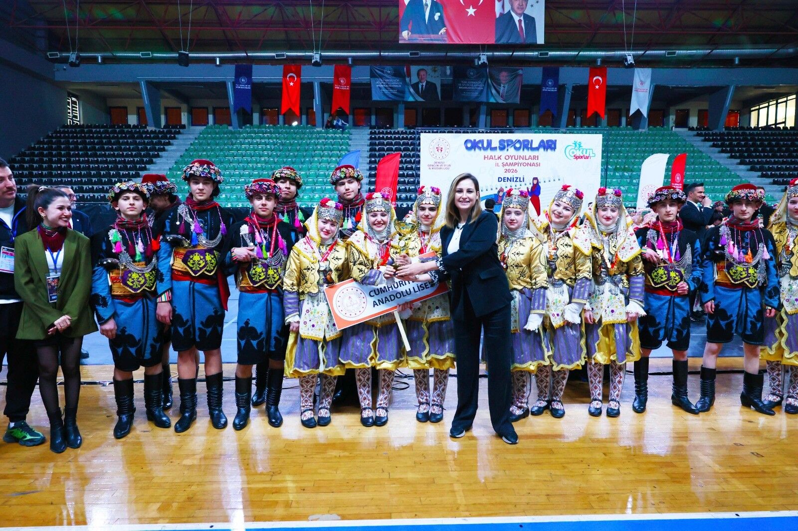 Halk Oyunlarında Okullar Sahne Aldı (6)