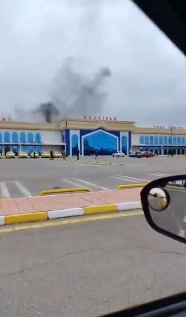 İran'dan Azerbaycan Nahçivan Havalimanı'na Kamikaze Dron Saldırısı! (2)