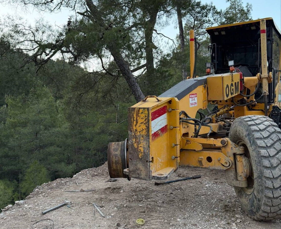 Isparta Eğirdir'de Basınçla Fırlayan Lastiğin Çarptığı Kadın Uçurumdan Düşerek Öldü Haber (1)