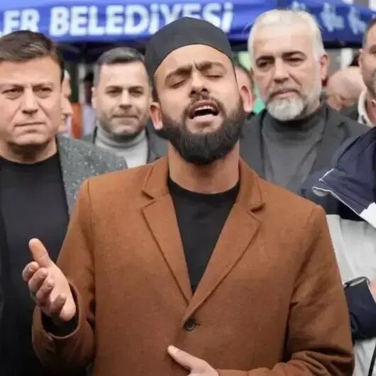 İstediği Para Tartışma Yarattı! İşte Kabe'de Hacılar Hu Der Allah'ı Seslendiren Celal Karatüre'nin Ücreti.. (1)
