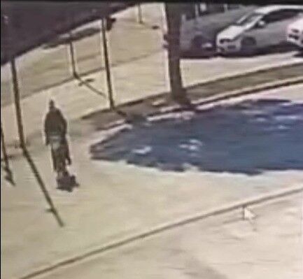 Motosikletiyle Yaya Geçidinden Geçmek Isteyen Adamın Hayatını Kaybettiği Kaza Kamerada... (8)