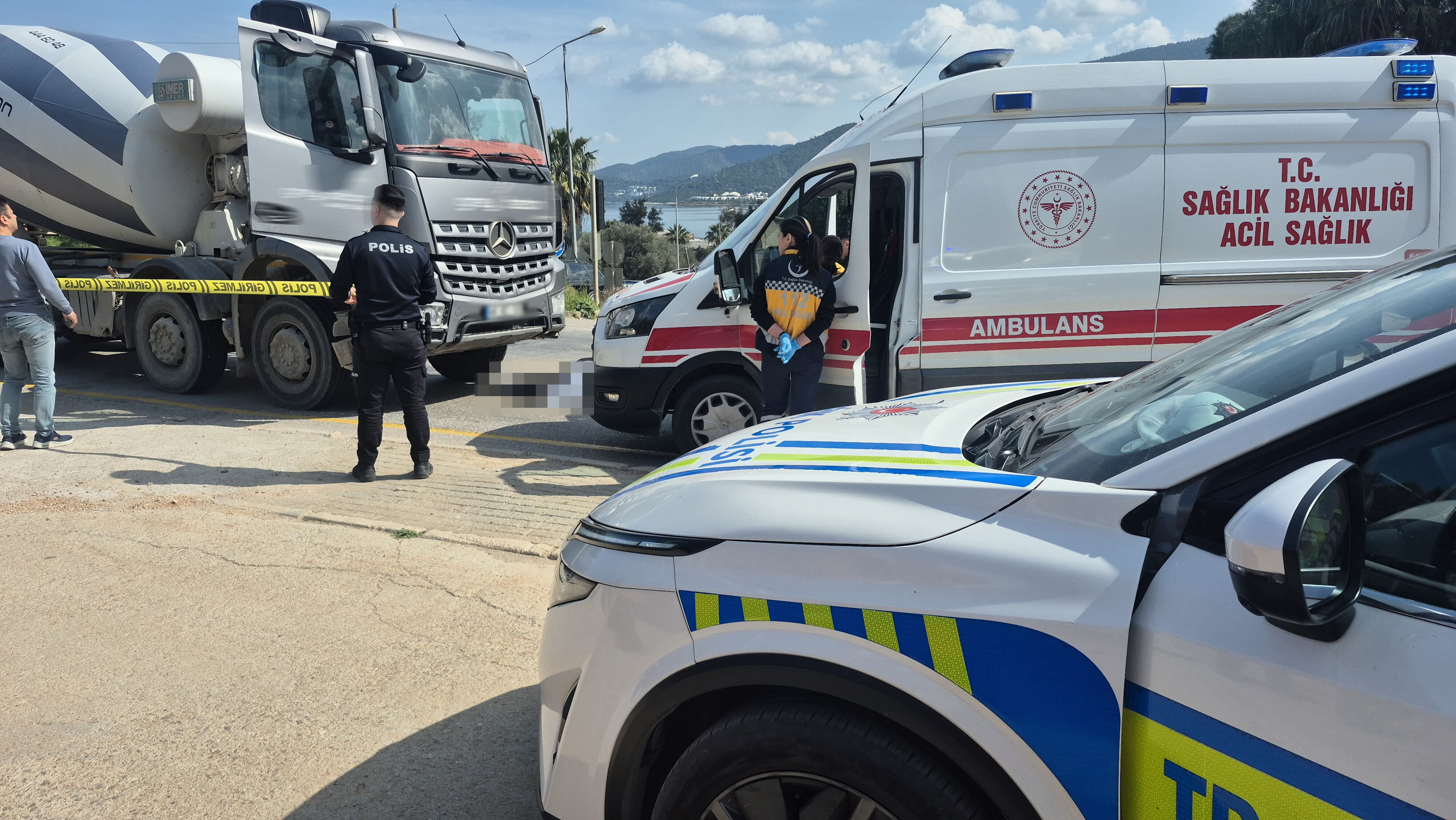 Muğla Bodrum'da Beton Mikserinin Çarptığı Yaya Hayatını Kaybetti (1)-1