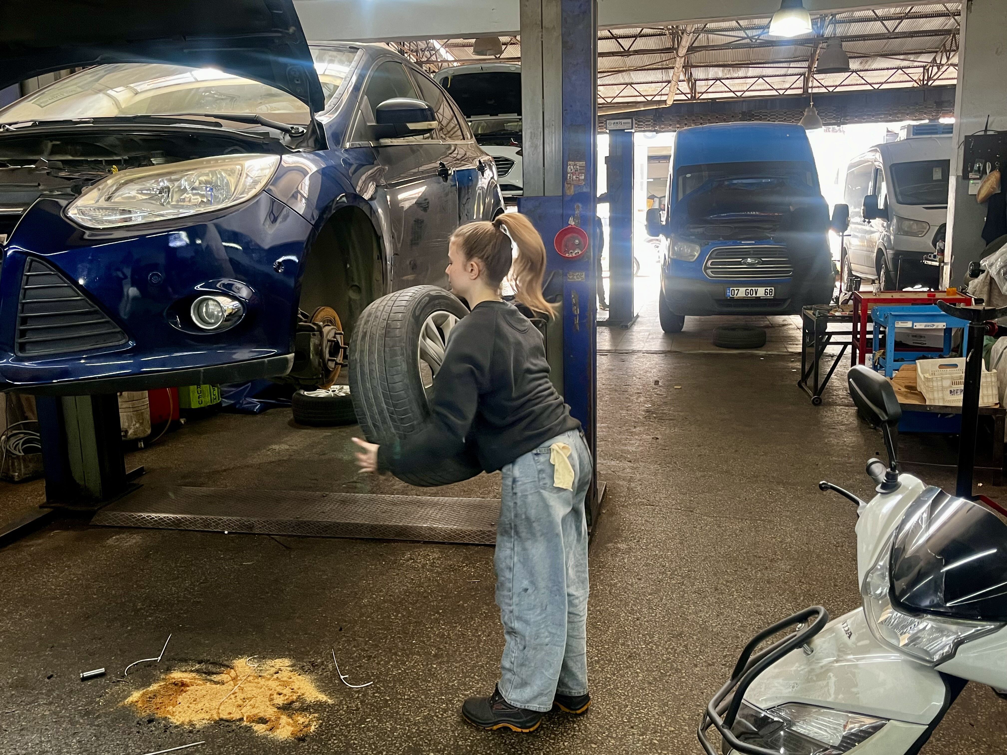 Sanayinin 17 Yaşındaki Oto Tamircisi Selen Usta.. (11)