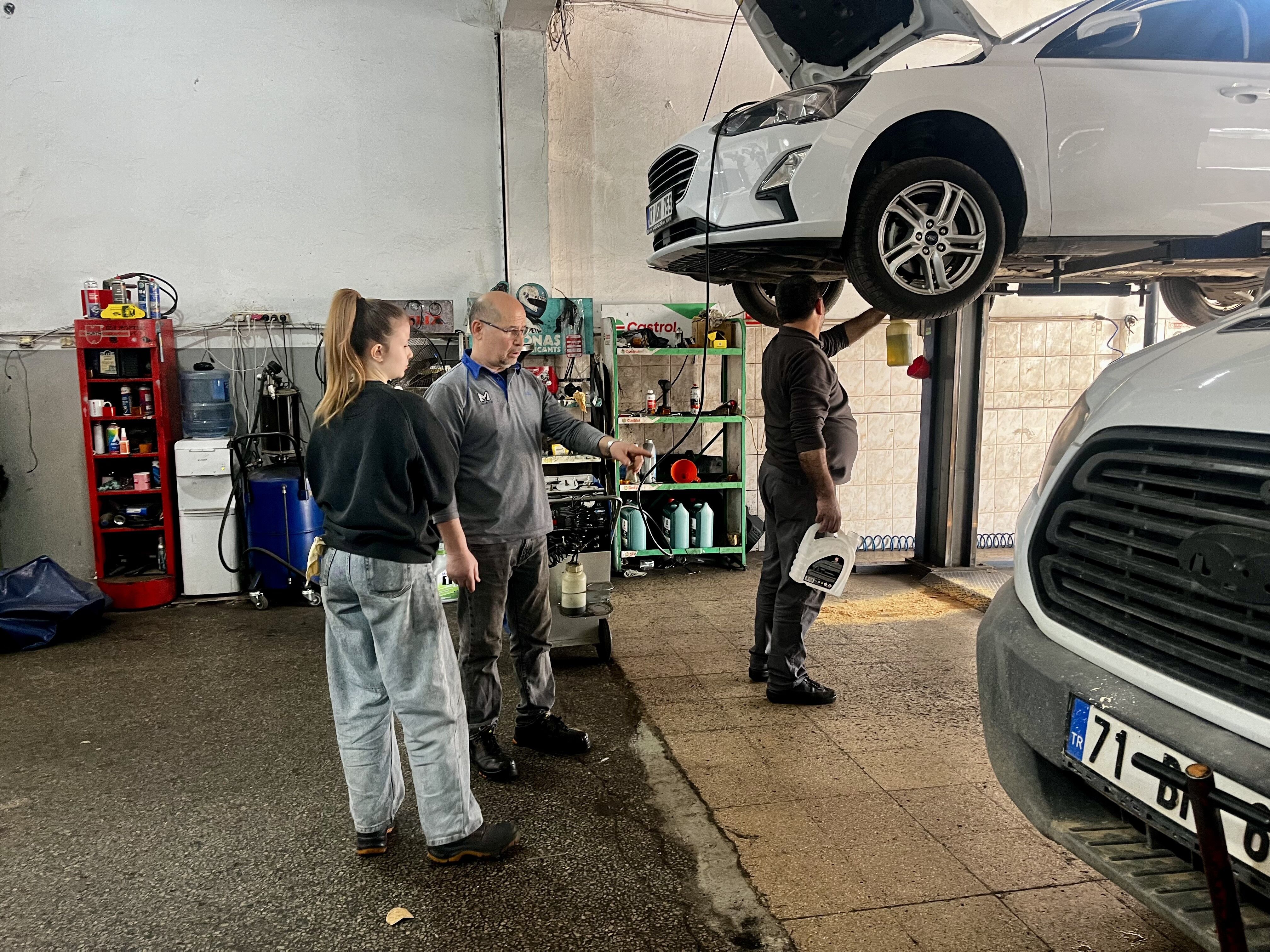 Sanayinin 17 Yaşındaki Oto Tamircisi Selen Usta.. (15)