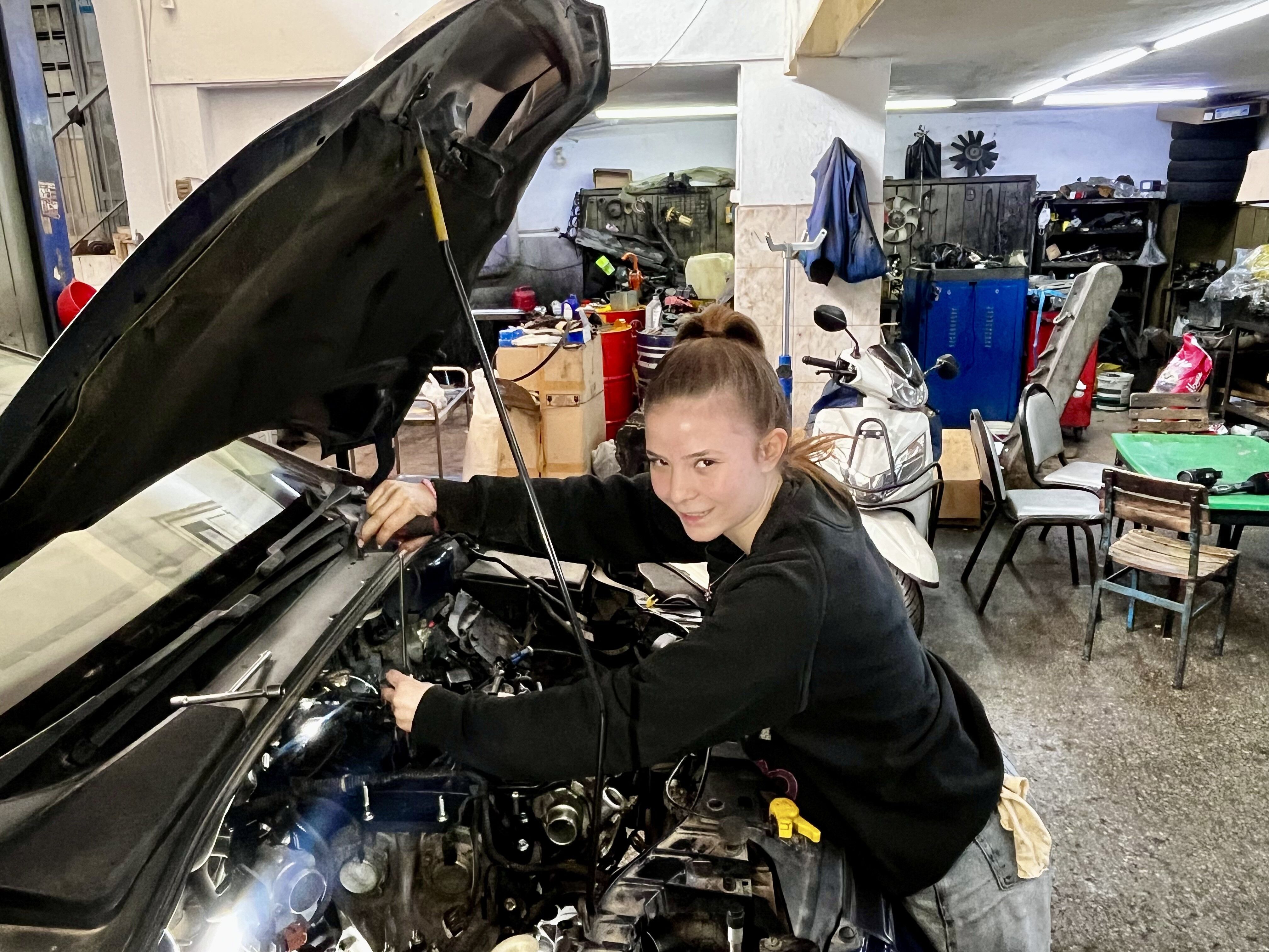 Sanayinin 17 Yaşındaki Oto Tamircisi Selen Usta.. (3)