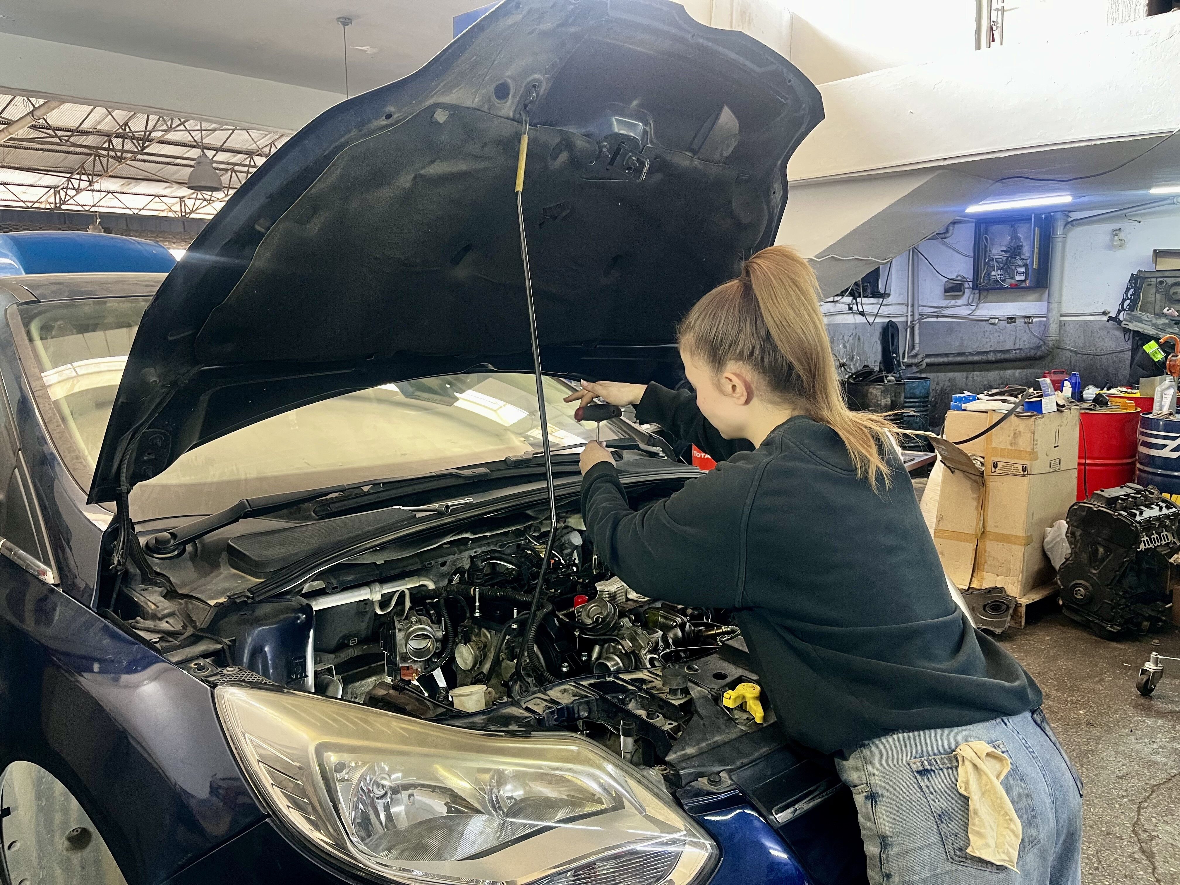 Sanayinin 17 Yaşındaki Oto Tamircisi Selen Usta.. (9)