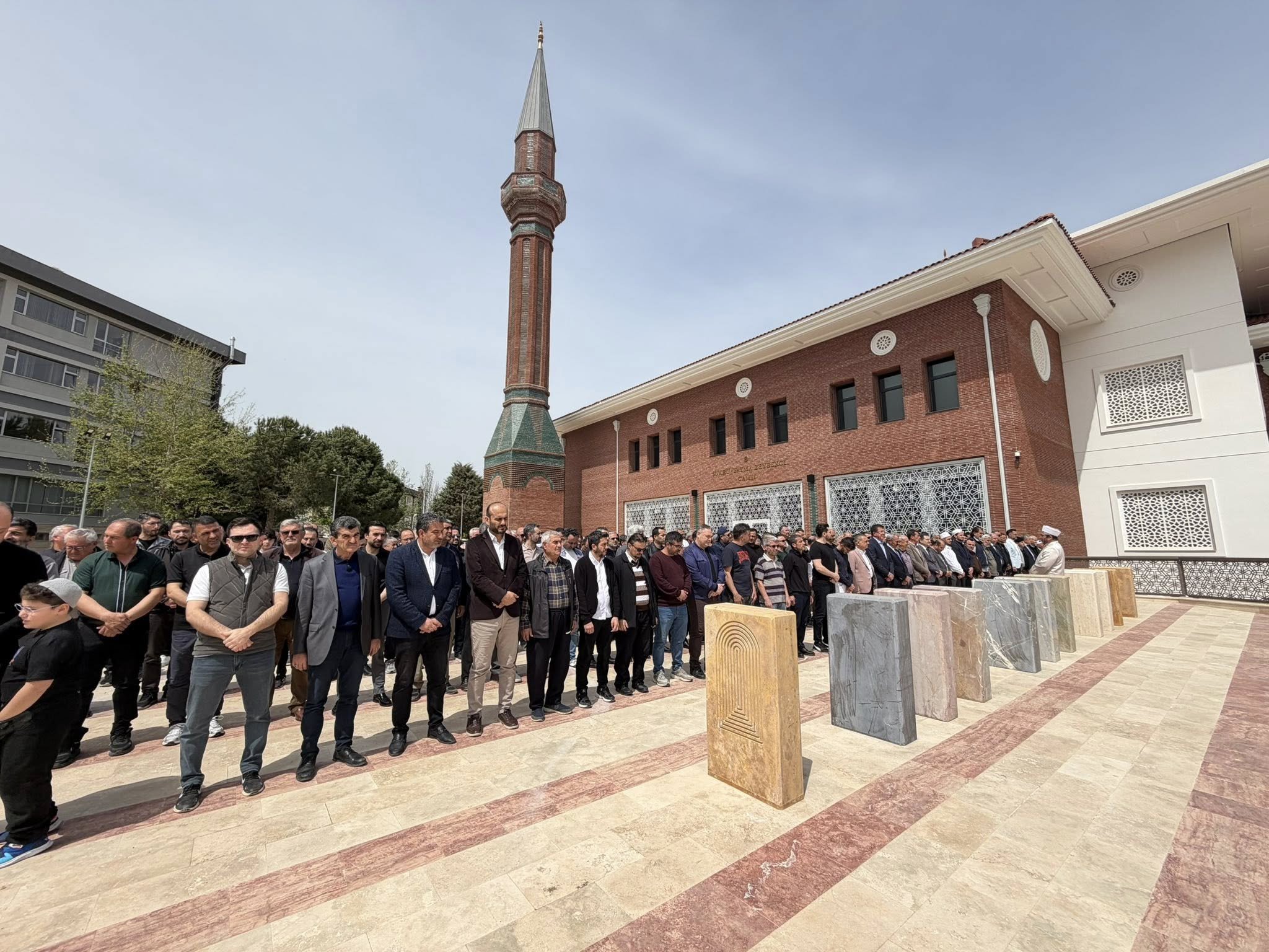 Deni̇zli̇ Ahber Cenaze Namazi Kılındı (3)