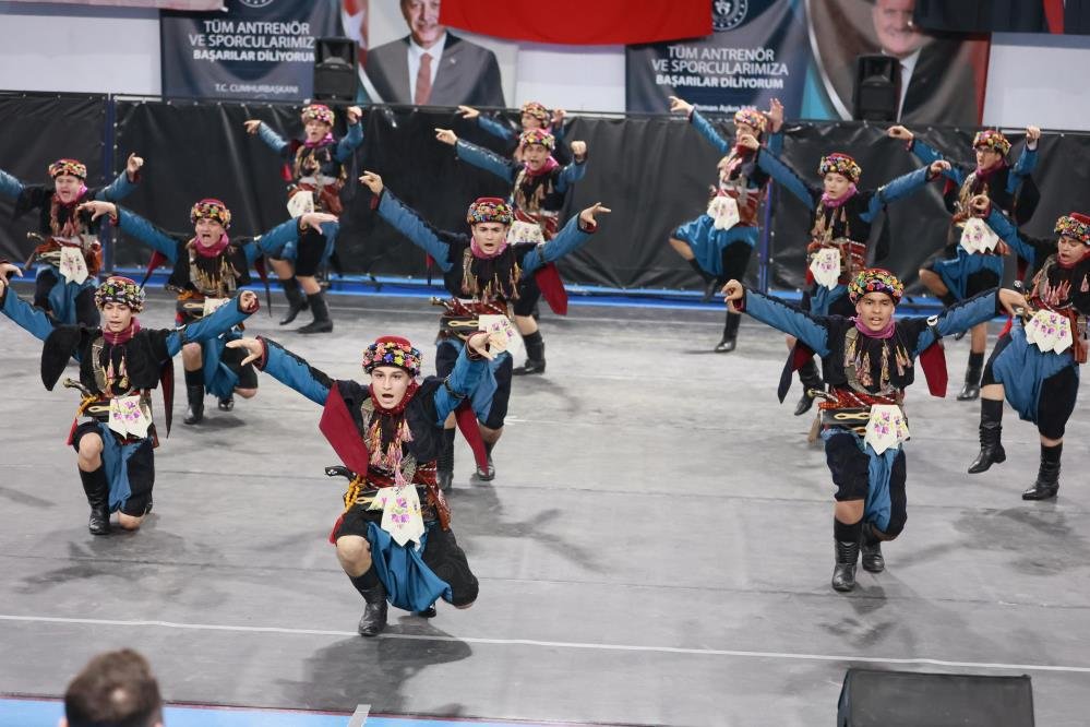 Denizli Haber Buldan’da Halk Oyunları Şöleni 25 Ekipten Unutulmaz Gösteri