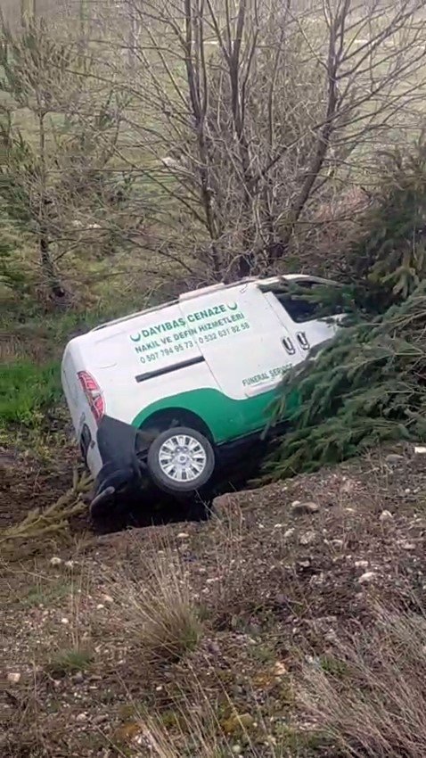 Denizli Haber Cenaze Nakil Aracı Kaza Yaptı, Araçtaki 2 Kişi Yaralandı2