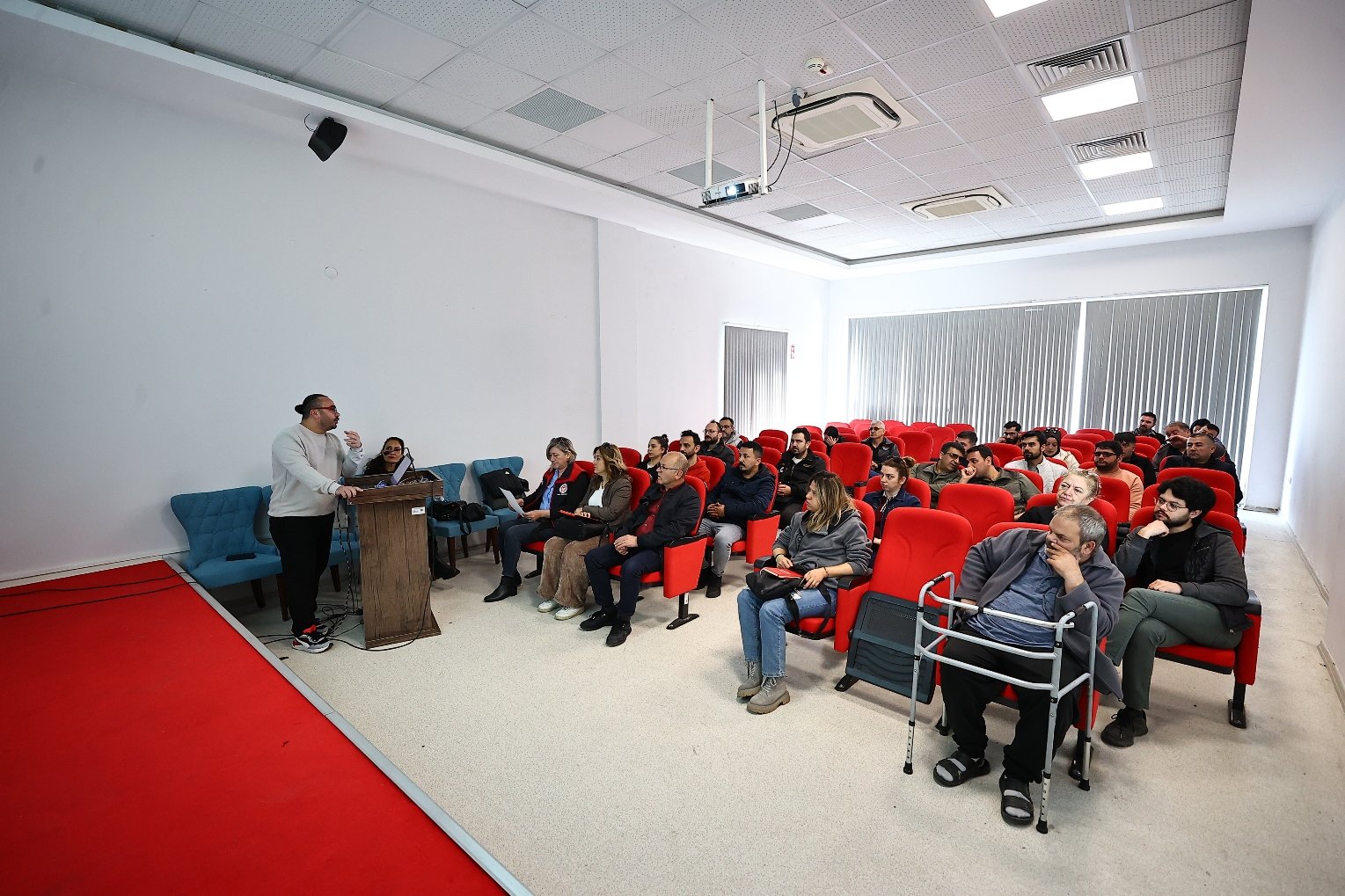 Denizli Haber Denizli Büyükşehir’den Pet Shoplara Eğitim Desteği 7)