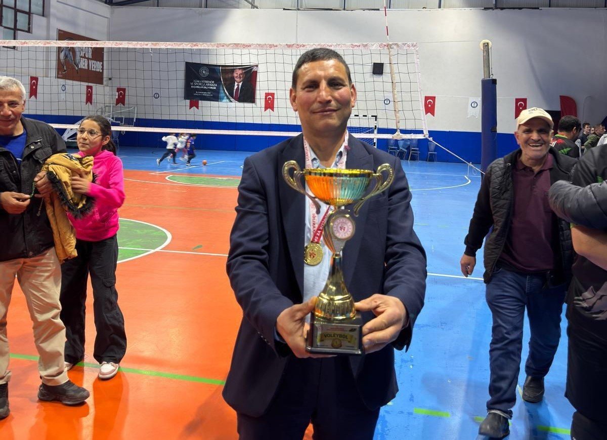 Denizli Haber Derinkuyu Hem Gönülleri Hem Kupayı Kazandı3