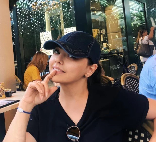 Denizli Haber Ebru Gündeş'ten Itiraf Konserde Seyirciye Sordu1