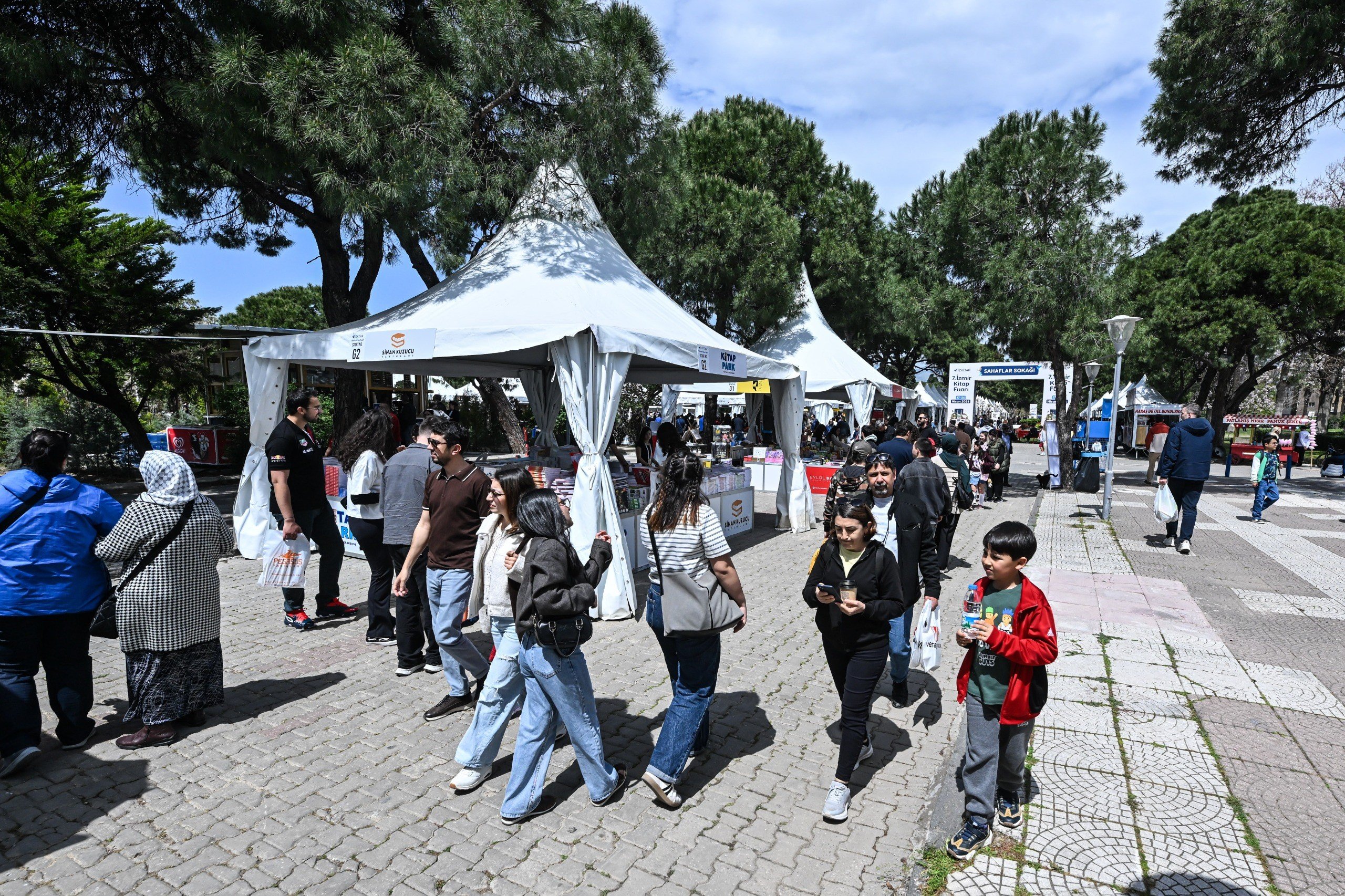 Denizli Haber İzmirliler İzki̇tap'a Akın Etti