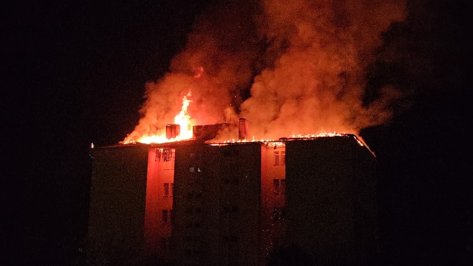 Denizli Haber Nazilli Fen Lisesi Yurdunda Yangın Paniği 46 Öğrenci Tahliye Edildi