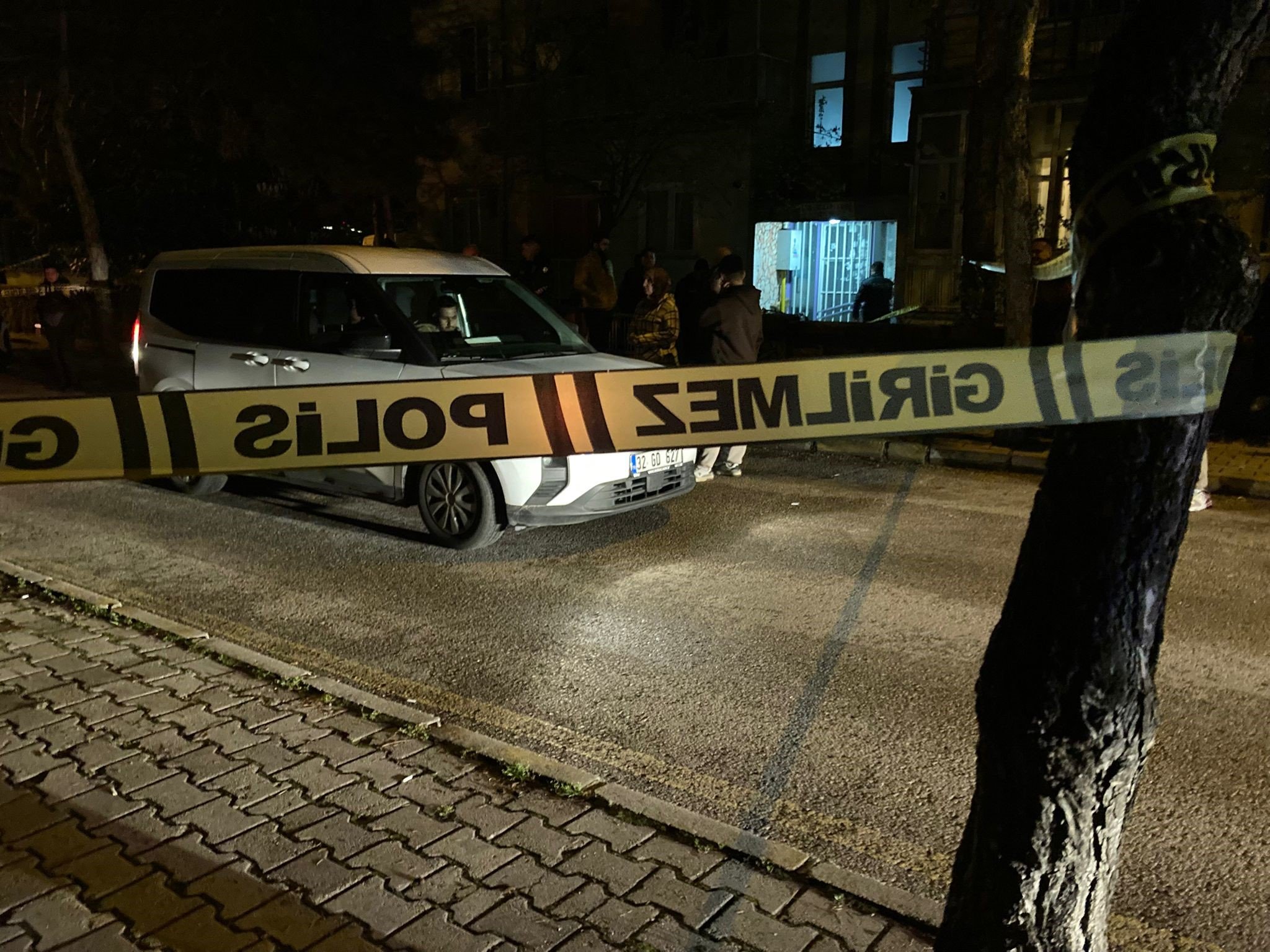 Denizli Haber Tartıştığı Akrabasını Silahla Yaralayıp Intihar Etti