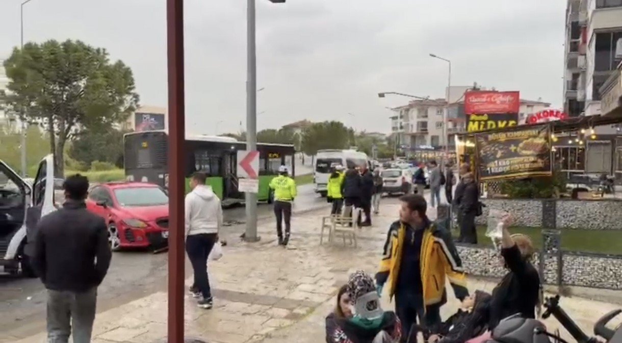 Denizli Kaza Denizli’de Zincirleme Trafik Kazası 4 Yaralı2