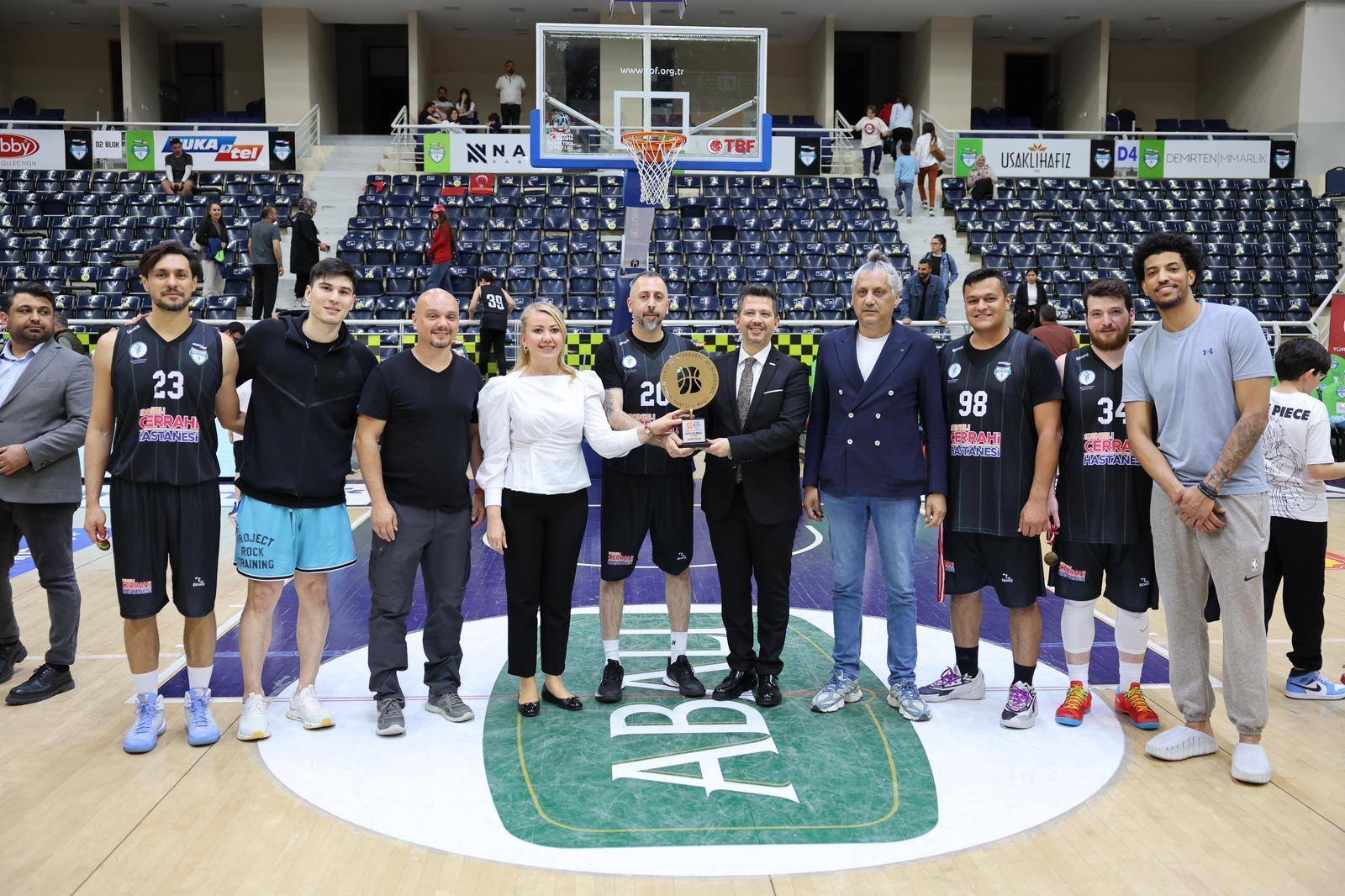 “Eği̇ti̇me Destek Maçi” İçi̇n Parkeye Çiktilar (15) (1)