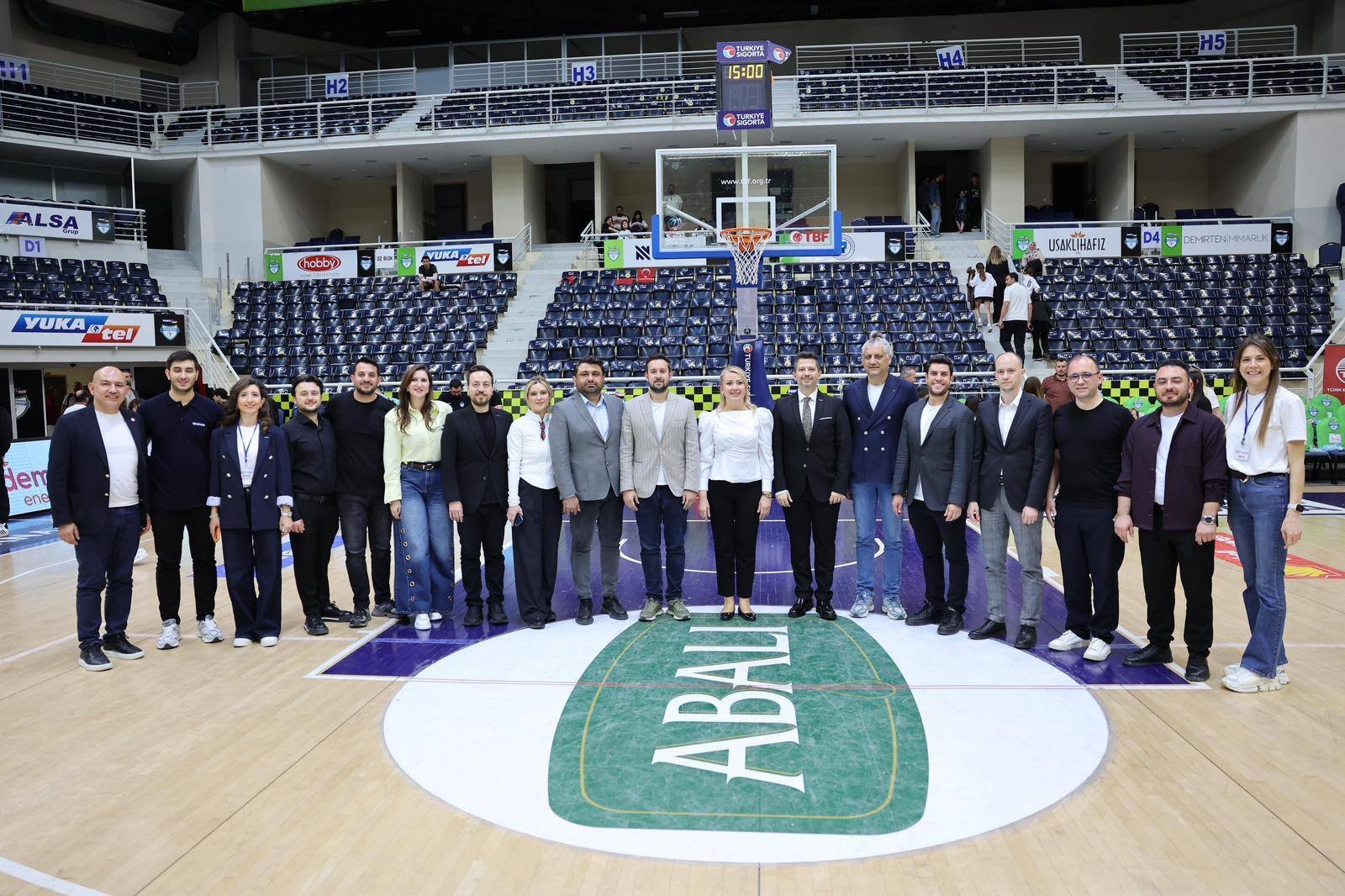 “Eği̇ti̇me Destek Maçi” İçi̇n Parkeye Çiktilar (7)