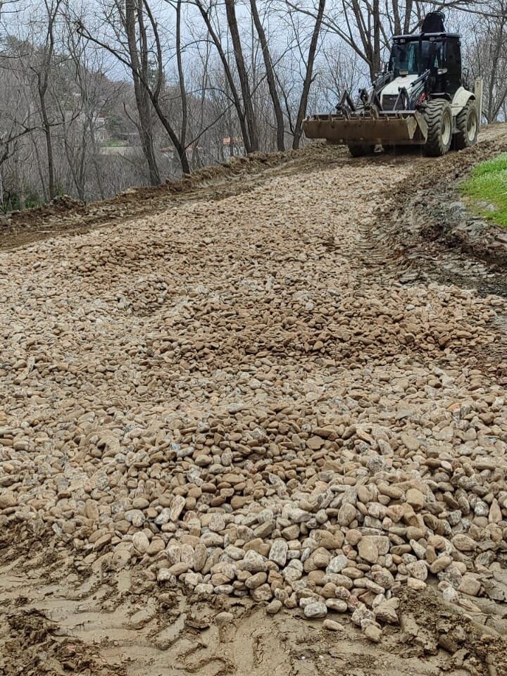 Hem Zemin İyileşiyor Hem Yollar Yenileniyor Babadağ’da Ulaşım Atağı (1)