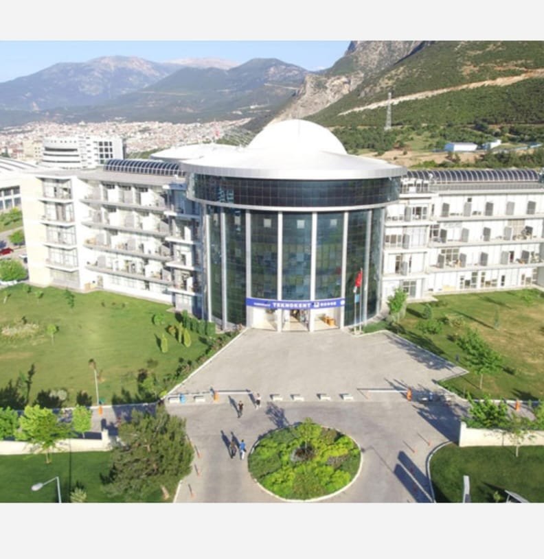 Mustafa Kaya Köşe.jpg Paü Denizli Sanayi Iş Birliği (1)-1