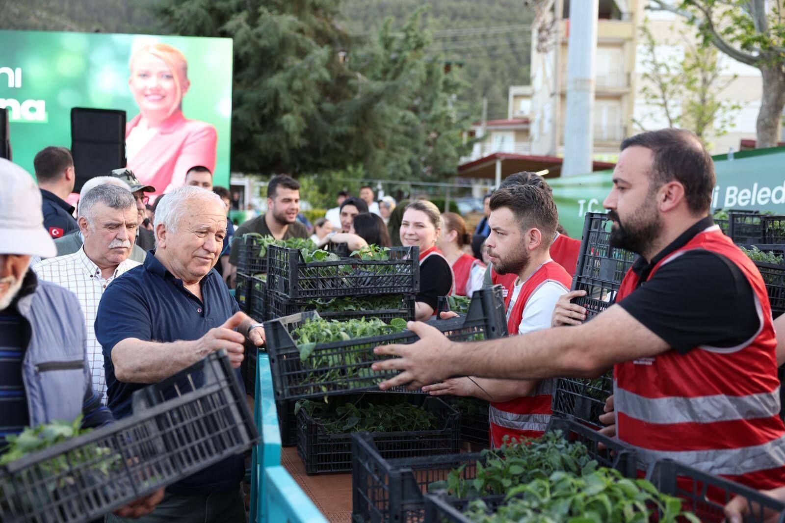 Denizli Haber Başkarci’da Bi̇nlerce Fi̇de Üreti̇ci̇ye Dağitildi (3)