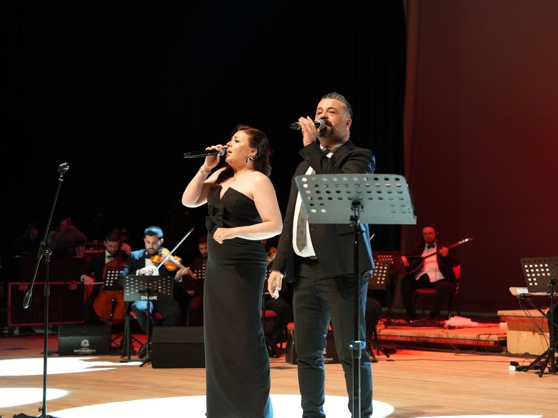 Denizli Haber Edip Akbayram Şarkılarıyla Unutulmaz Bir Konser (2)