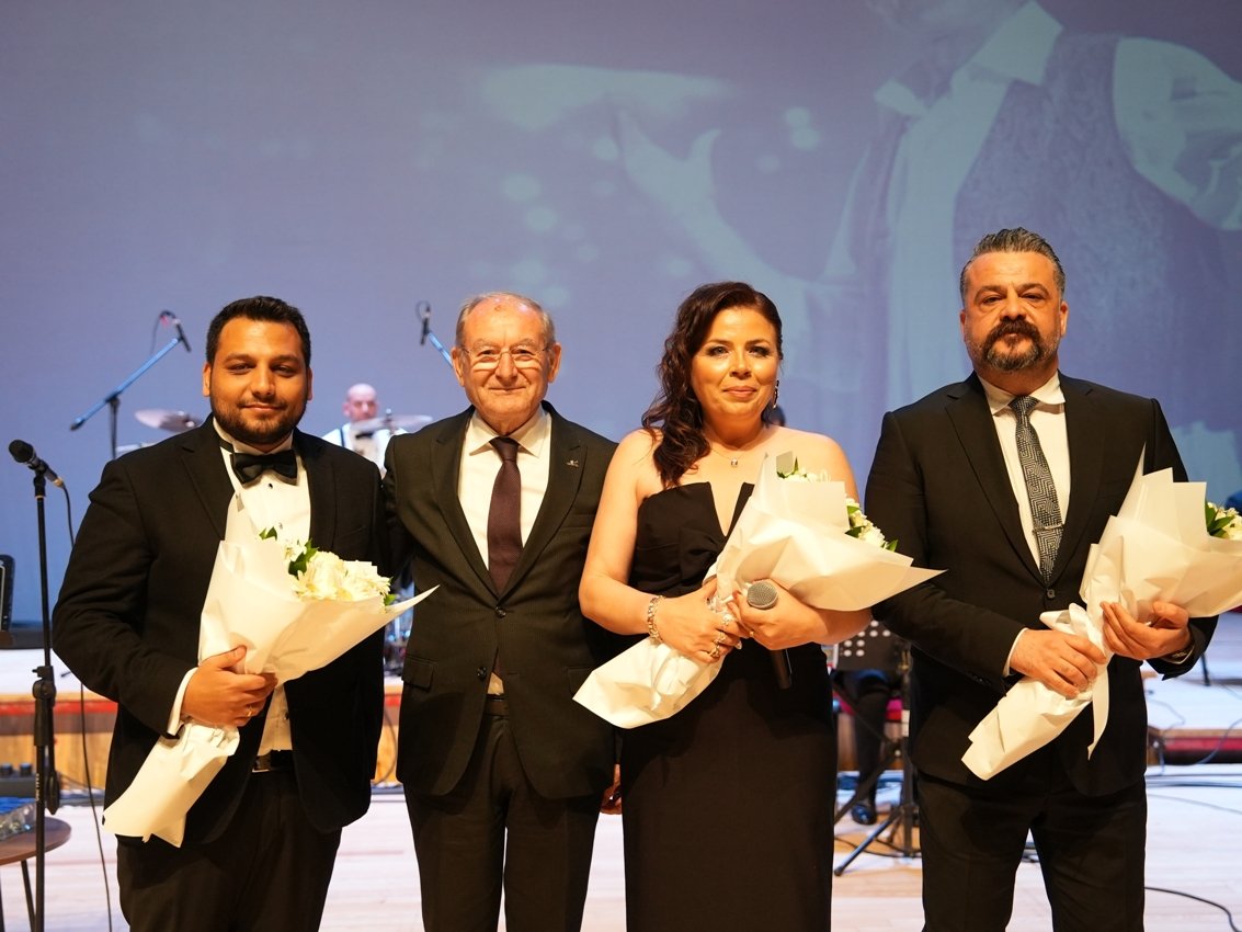 Denizli Haber Edip Akbayram Şarkılarıyla Unutulmaz Bir Konser 7)