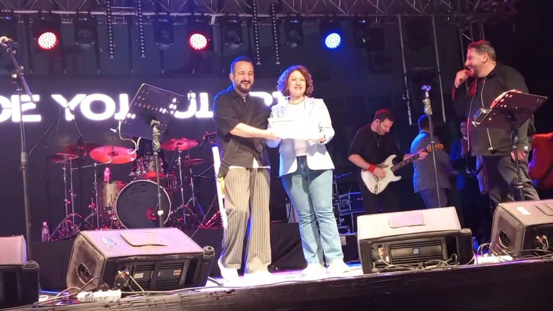 Gece Yolcuları'na sahnede sürpriz Diplomalarını yıllar sonra aldılar