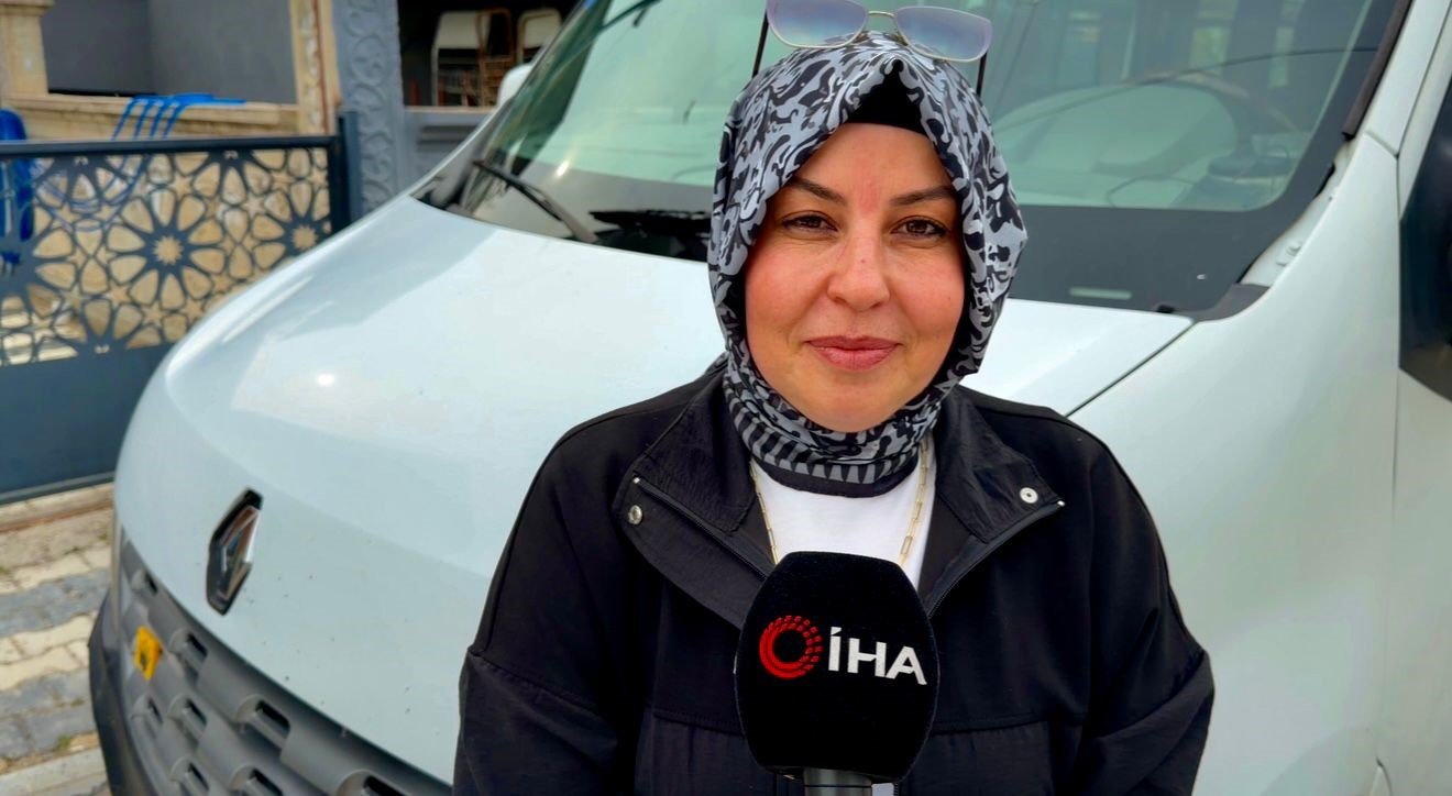 Denizli Haber Kendisine Emanet Edilen Minikleri 'Anne' Şefkatiyle Taşıyor2