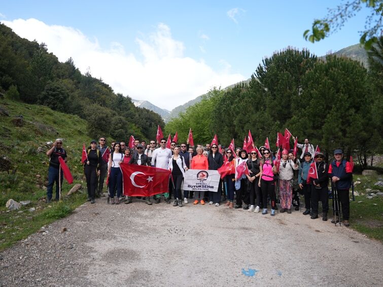 Denizli Haber Potadan Zirveye, Sahneden Ödüle “19 Mayıs” (2)