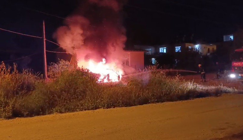 Denzili Haber Park Halindeki Araç Kül Oldu1