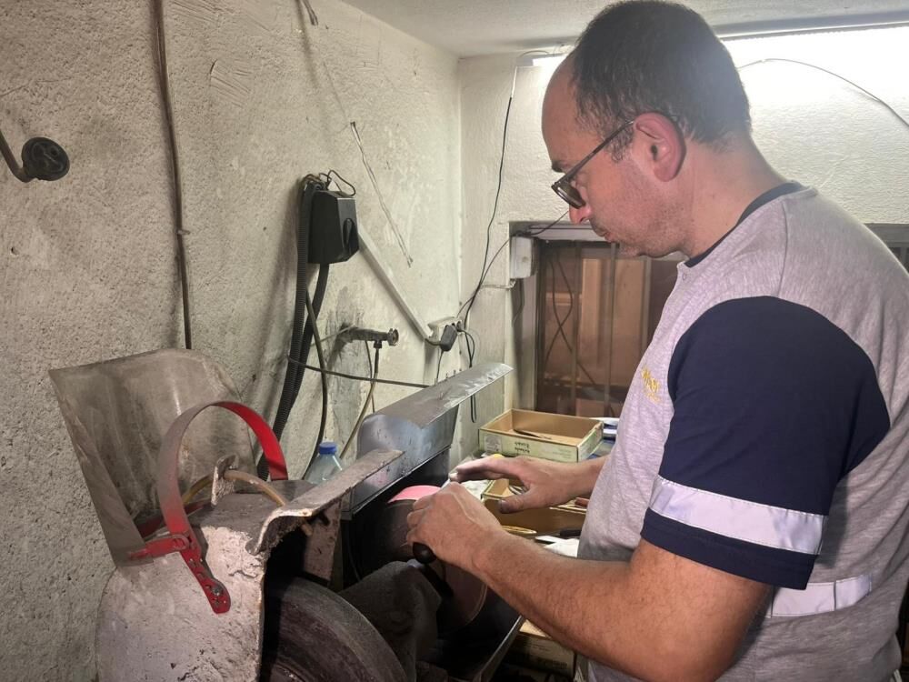 Gözleriyle Değil Elleriyle Görüyor