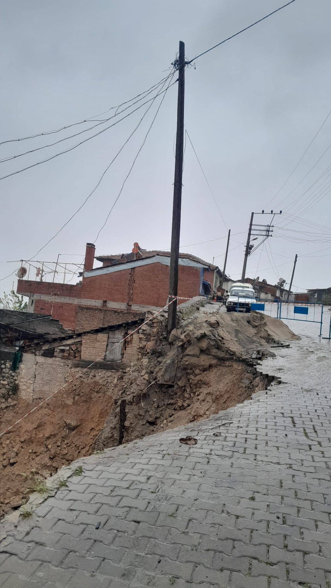 Güney’de Sağanak Heyelan Getirdi Denizli Yolu Trafiğe Kapatıldı (1)