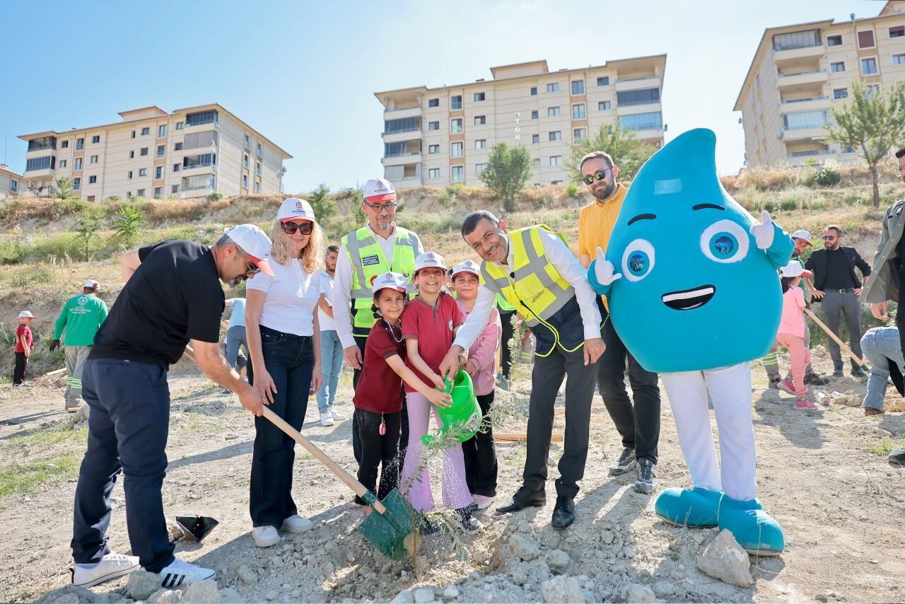 Büyükşehir Ile Doğaya Yeşil Dokunuş Zeytin Fidanları Toprakla Buluştu (1)