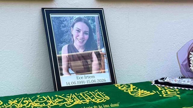 Denizli Haber Ünlü Oyuncu Ece İrtem Son Yolculuğuna Uğurladı! Cenazede Utandıran Manzara
