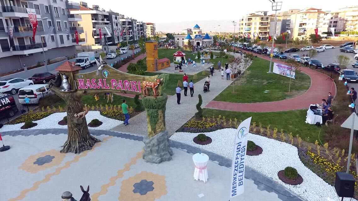 Merkezefendi̇ Beledi̇yesi̇ Parklari Yaza Hazir (1)