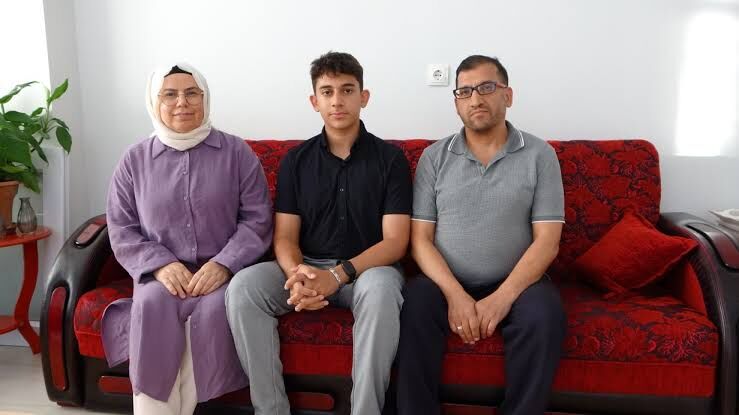 Denizli Haber Akıllı Telefonu Bıraktı, Tuşlu Telefonla Türkiye Birincisi Oldu