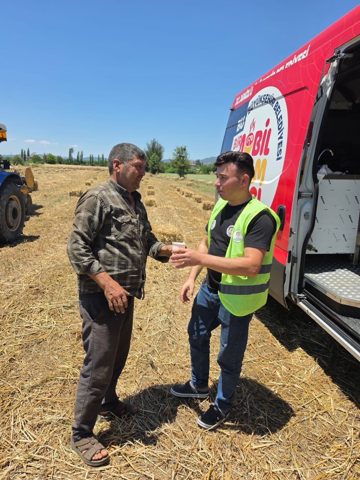 Denizli Haber Denizli Büyükşehir Tarlalarda Emekçinin Yanında (3)