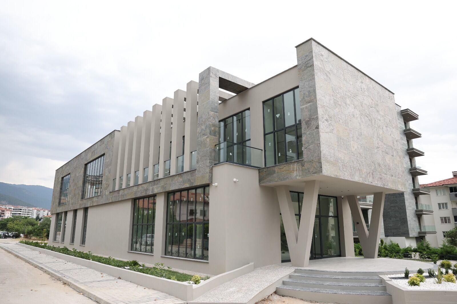 Fai̇k Kaplan Kütüphanesi̇ Ve Ki̇tap Kafe Çok Yakinda Hi̇zmete Açiliyor (3)