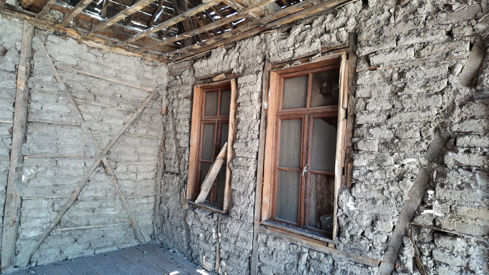 Merkezefendi̇’de Tari̇hi̇ Şerbetçi̇oğlu Konaği’nda Restorasyon Çalişmalari Başladi (8)