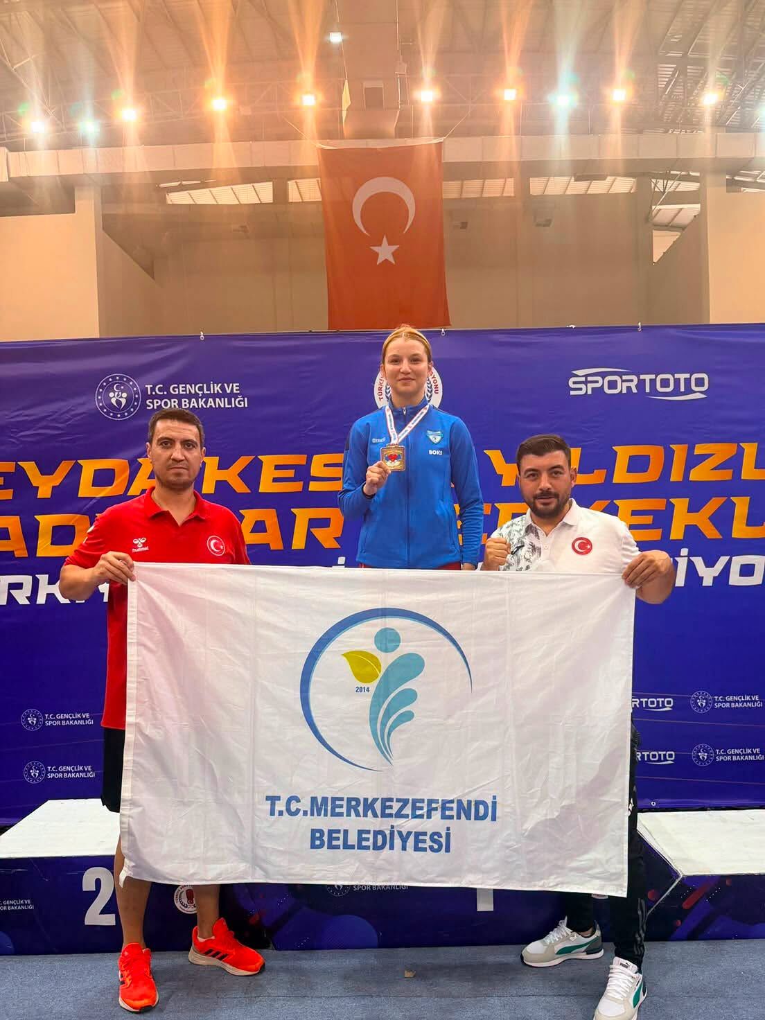 Merkezefendi̇’ni̇n Başarili Boksörü Nefi̇se Kaymakçi Türki̇ye Şampi̇yonu-1