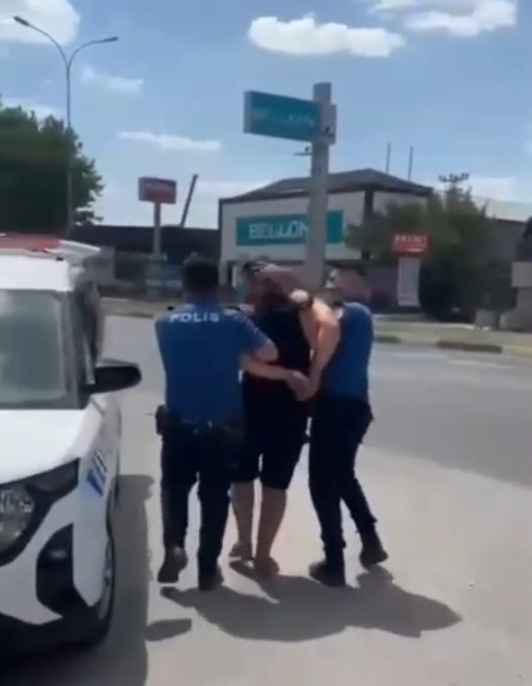 Denizli Haber Battaniye Altı Firarı! Aranan Şahıs Arka Koltuktan Çıktı