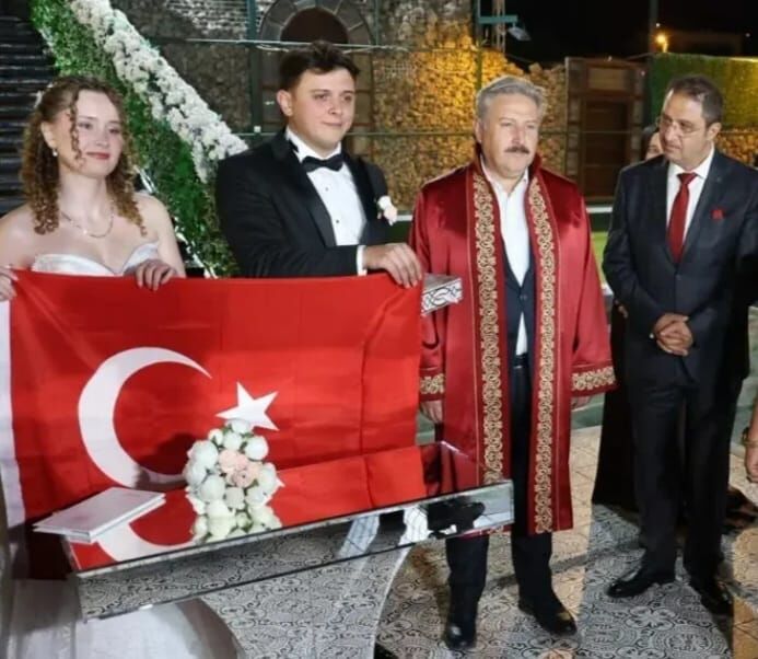 Denizli Haber Bi̇k İzmir Bölge Müdürü Başeğmez’in Mutlu Günü