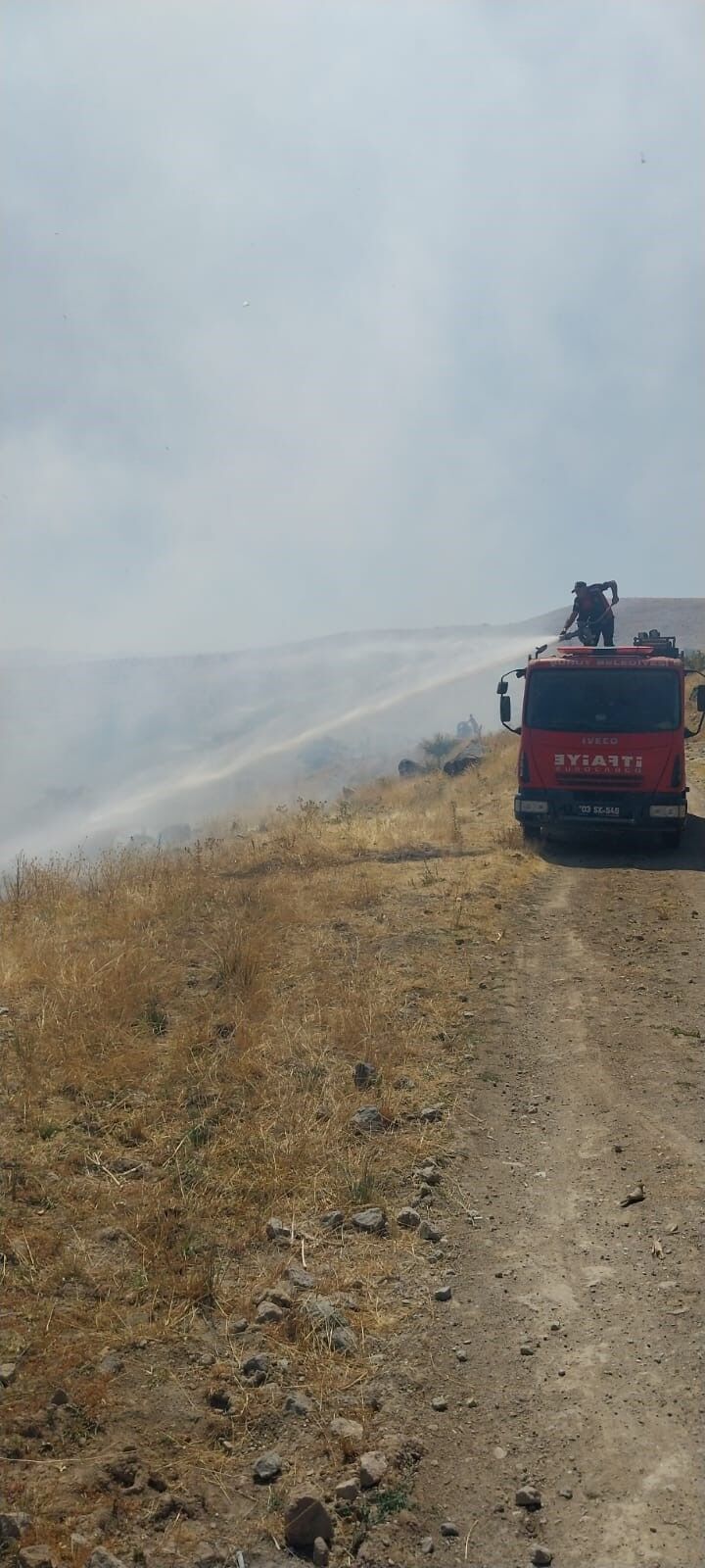 Şuhut’ta bir günde 5 ayrı noktada arazi yangını