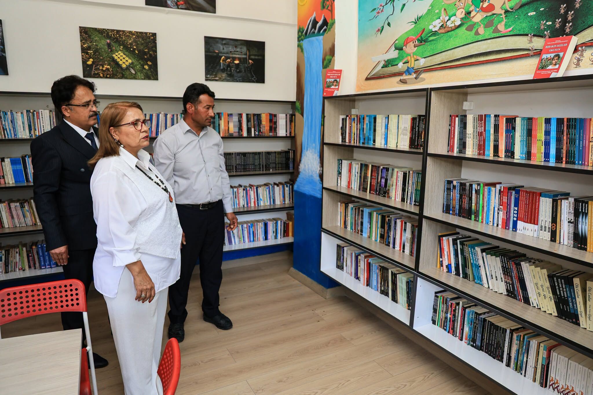 Çameli Elmalı Ortaokulu’nda yeni kütüphane açıldı