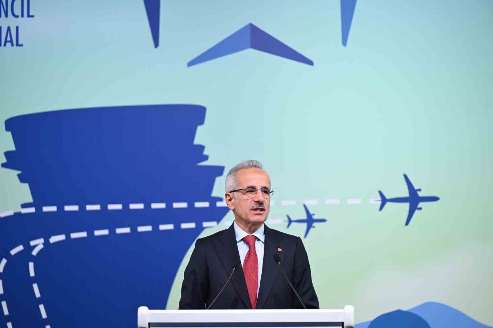 Bakan Uraloğlu'ndan canlı uçuş takip sistemi açıklaması