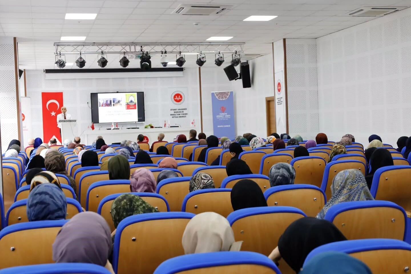 Denizli’de ‘İdeal Din Görevlisi Nasıl Olmalı’ konferansı düzenlendi
