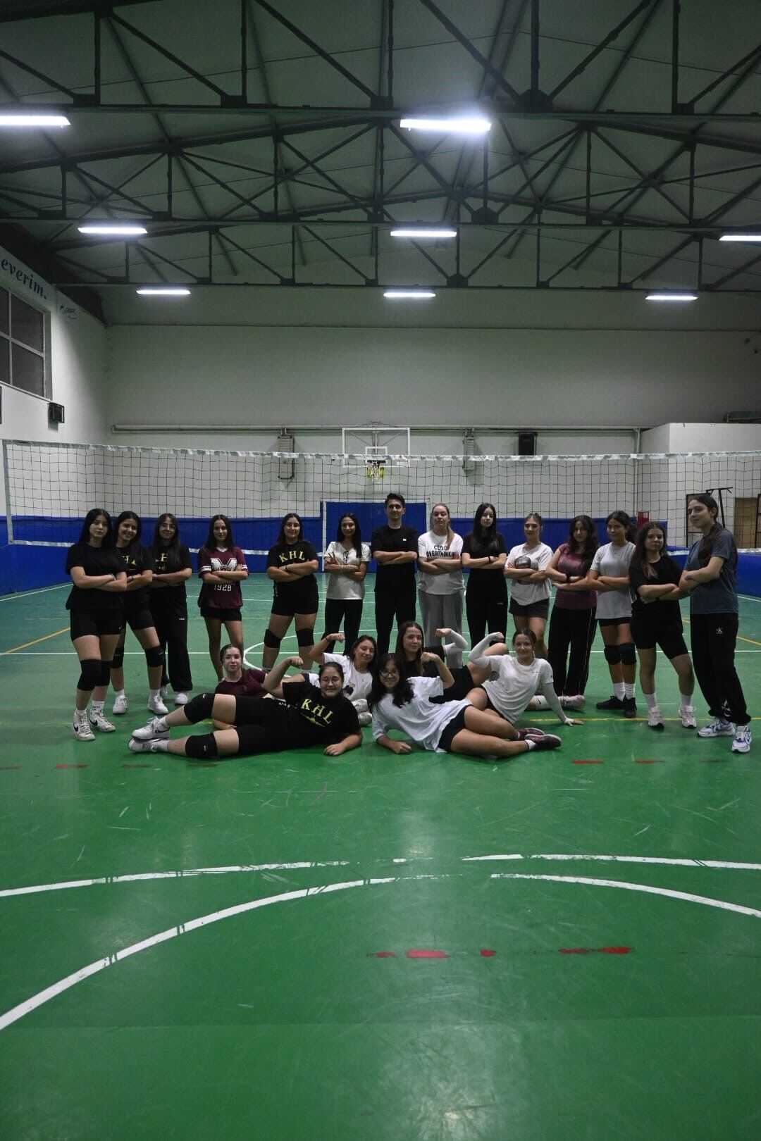 Liseli voleybolcular ilk idmanına çıktı